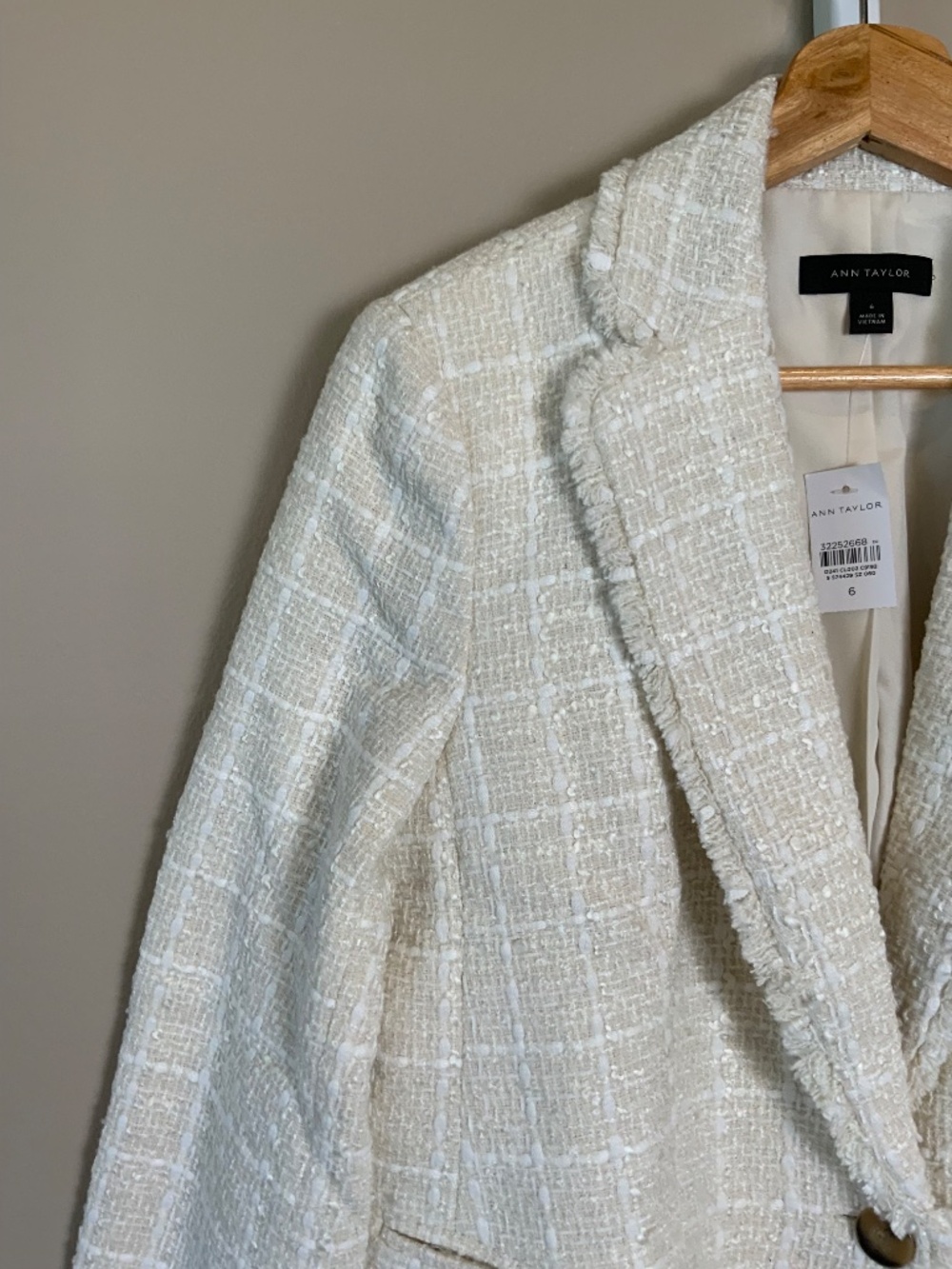 Ann Taylor The Newbury Blazer in Tweed - Picture 4 of 16
